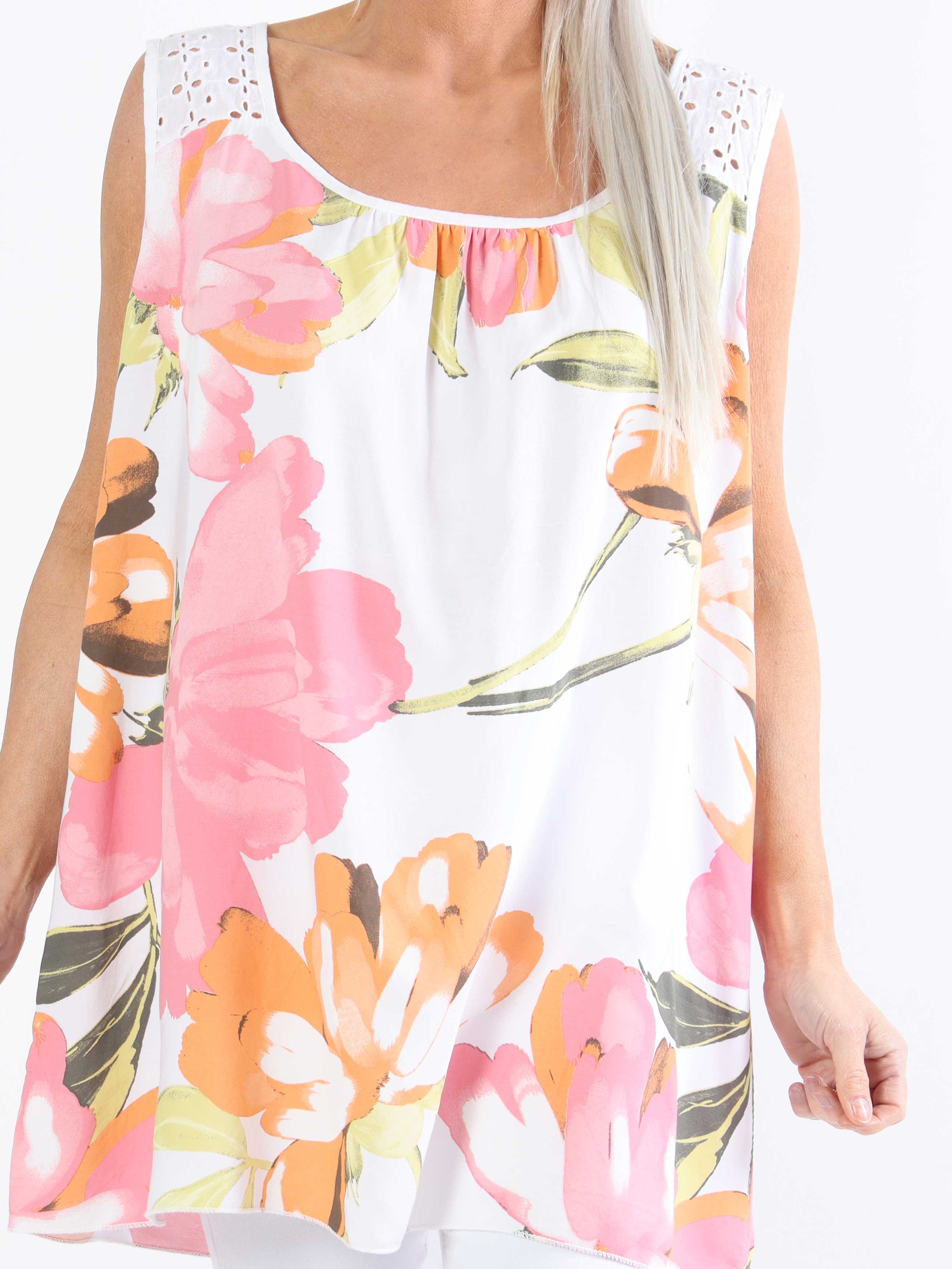 Goria - Sød plus size blomstret top i let viskose stof